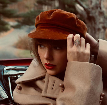 Red (Taylor's Version) [Explicit Content]
(Parental Advisory Explicit Lyrics)
Artist: Taylor Swift